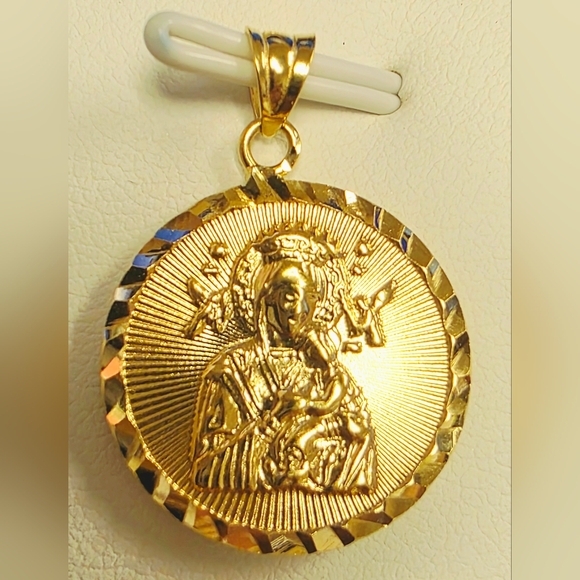 💕18k Gold Religious Pendant